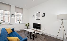 High Spec 2 Bed Apartment W/Parking Available