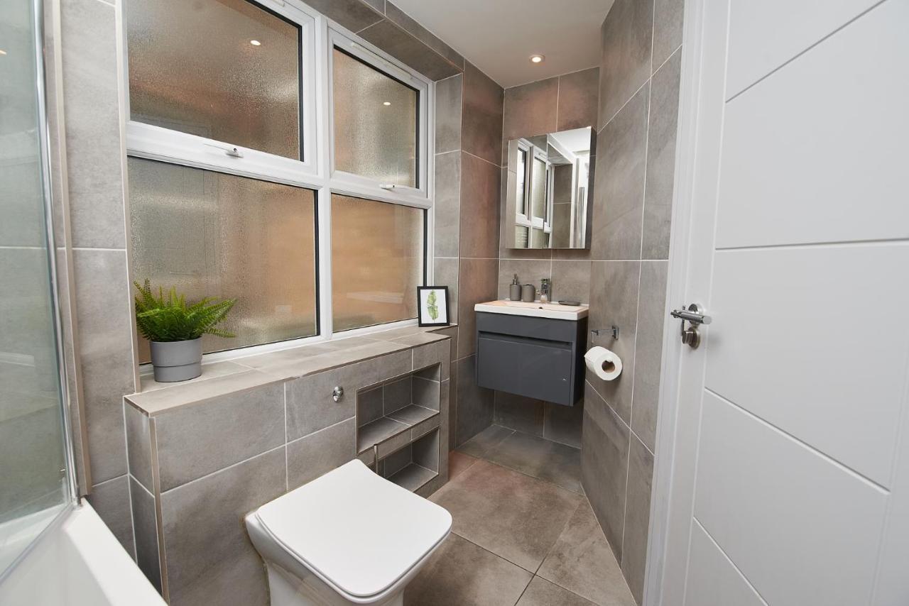 High Spec 2 Bed Apartment W/Parking Available London Exterior photo